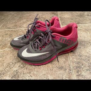 Gray/pink nikes great condition